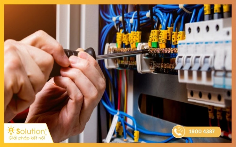 Bảo trì điện công nghiệp là quá trình kiểm tra, vệ sinh, sửa chữa và thay thế các thiết bị điện