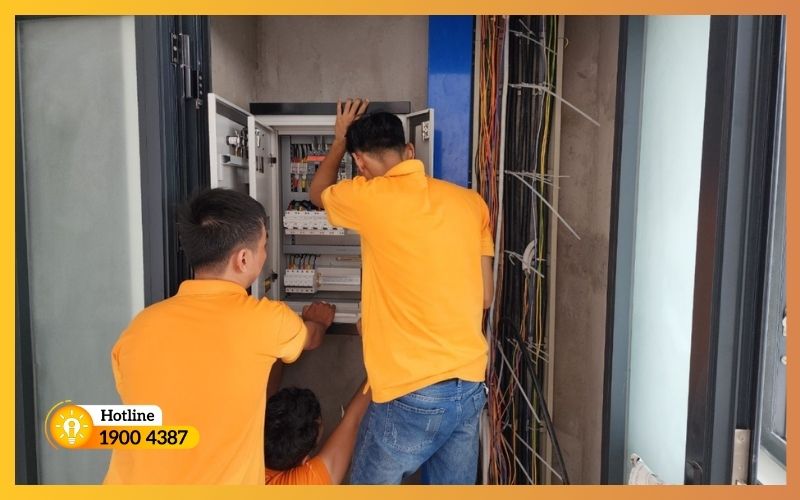 Kiểm tra thiết bị đóng cắt và đo kiểm điện áp