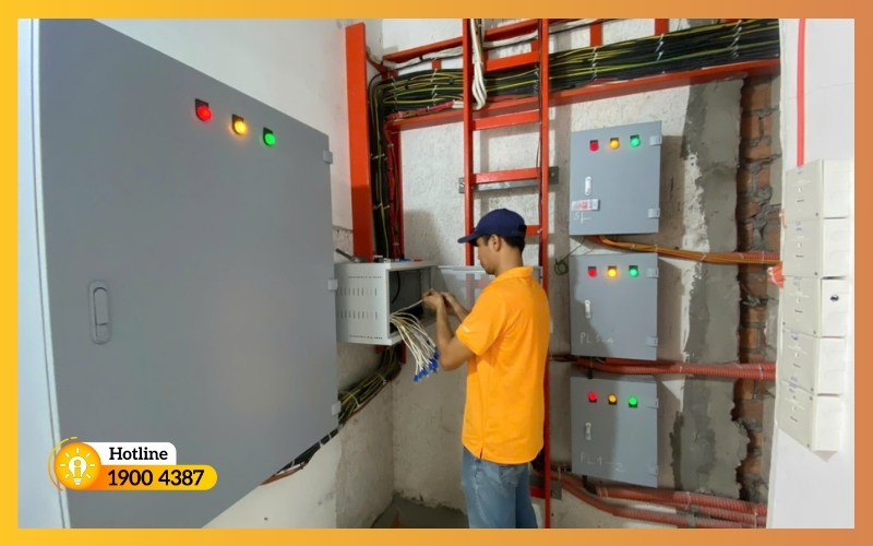 Lắp đặt bộ lưu điện (UPS) và tủ ắc quy