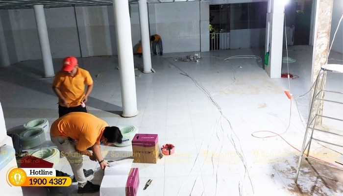 thi cong he thong dien chieu sang va mang lan cho cong ty hung phat 4