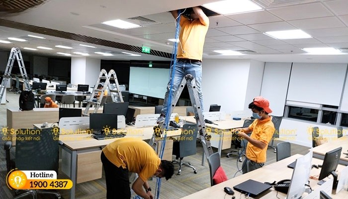 thi cong mang dien toa nha sailing 11