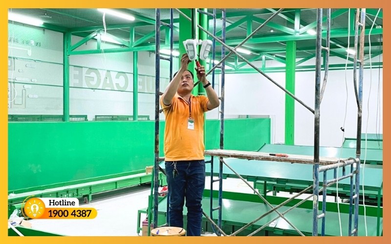 Lắp điện chiếu sáng khu vực văn phòng, kho, hành lang